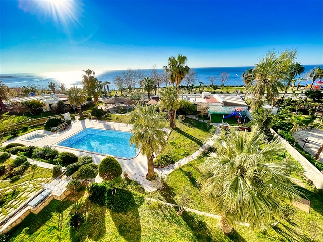 شقة فسيحة 3 + 1 مطلة على البحر الأبيض المتوسط ​​في لارا