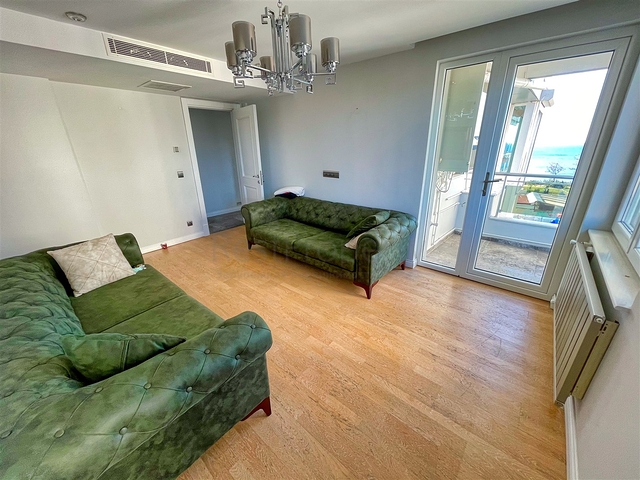 شقة فسيحة 3 + 1 مطلة على البحر الأبيض المتوسط ​​في لارا