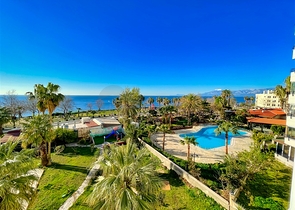 شقة فسيحة 3 + 1 مطلة على البحر الأبيض المتوسط ​​في لارا