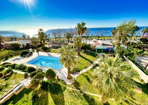 شقة فسيحة 3 + 1 مطلة على البحر الأبيض المتوسط ​​في لارا