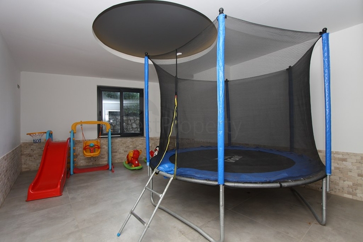 اطلالة بحر - شقة 2 غرفة وصالة -مجمع حديث -في كارجي جاك / الانيا 