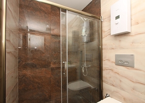 اطلالة بحر - شقة 2 غرفة وصالة -مجمع حديث -في كارجي جاك / الانيا 