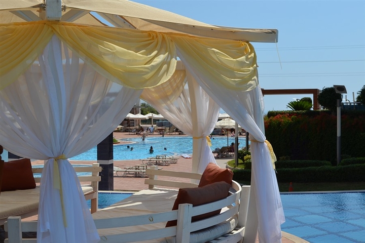 اطلالة بحر - شقة 2 غرفة وصالة -ضمن مجمع نظام فندقي -في الانيا 