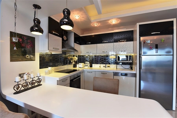 اطلالة بحر - شقة 2 غرفة وصالة -ضمن مجمع نظام فندقي -في الانيا 