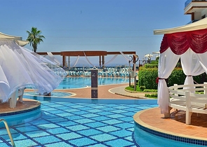 اطلالة بحر - شقة 2 غرفة وصالة -ضمن مجمع نظام فندقي -في الانيا 