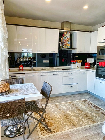 بنتهاوس 4 + 1 على مسافة قريبة من البحر في أنطاليا