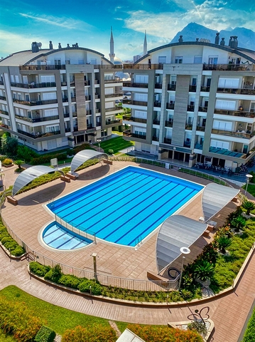 بنتهاوس 4 + 1 على مسافة قريبة من البحر في أنطاليا