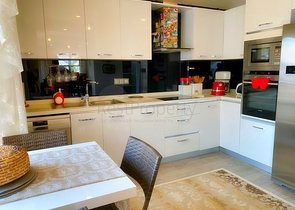 بنتهاوس 4 + 1 على مسافة قريبة من البحر في أنطاليا