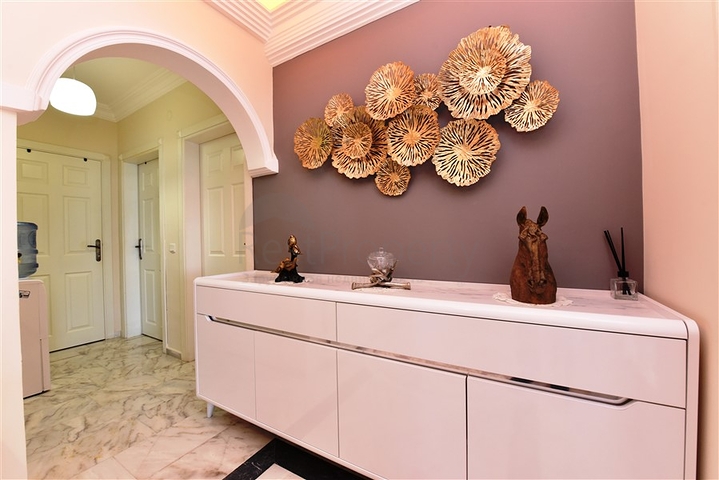 اطلالة بحر مباشرة - شقة عائلية 2 غرفة وصالة -ضمن مجمع - في مهموتلار / الانيا 