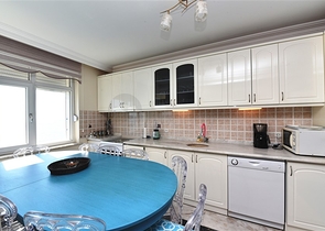 اطلالة بحر مباشرة - شقة عائلية 2 غرفة وصالة -ضمن مجمع - في مهموتلار / الانيا 