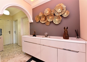 اطلالة بحر مباشرة - شقة عائلية 2 غرفة وصالة -ضمن مجمع - في مهموتلار / الانيا 