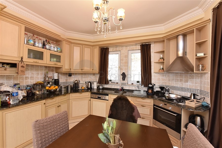 فيلا مستقلة - 3 غرف وصالة -ضمن مجمع يضم خدمات 5 نجوم -في كارجي جاك / الانيا 