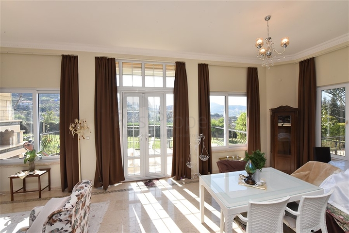 فيلا مستقلة - 3 غرف وصالة -ضمن مجمع يضم خدمات 5 نجوم -في كارجي جاك / الانيا 