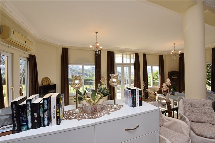 فيلا مستقلة - 3 غرف وصالة -ضمن مجمع يضم خدمات 5 نجوم -في كارجي جاك / الانيا 