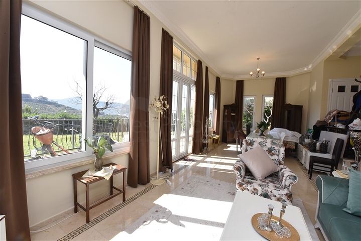 فيلا مستقلة - 3 غرف وصالة -ضمن مجمع يضم خدمات 5 نجوم -في كارجي جاك / الانيا 