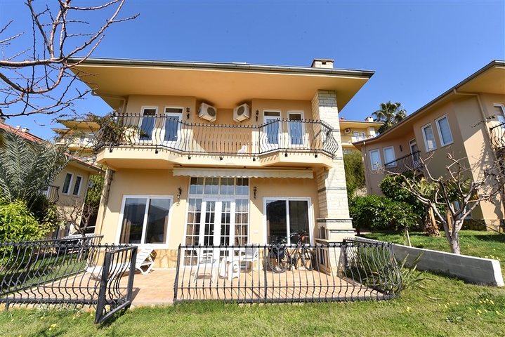 فيلا مستقلة - 3 غرف وصالة -ضمن مجمع يضم خدمات 5 نجوم -في كارجي جاك / الانيا 