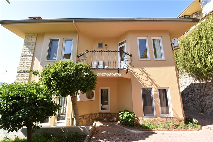 فيلا مستقلة - 3 غرف وصالة -ضمن مجمع يضم خدمات 5 نجوم -في كارجي جاك / الانيا 