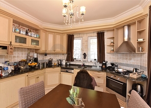 فيلا مستقلة - 3 غرف وصالة -ضمن مجمع يضم خدمات 5 نجوم -في كارجي جاك / الانيا 