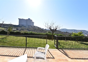 فيلا مستقلة - 3 غرف وصالة -ضمن مجمع يضم خدمات 5 نجوم -في كارجي جاك / الانيا 