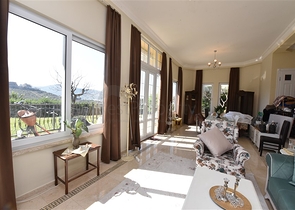 فيلا مستقلة - 3 غرف وصالة -ضمن مجمع يضم خدمات 5 نجوم -في كارجي جاك / الانيا 