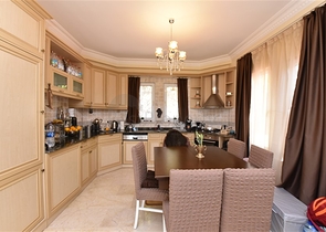 فيلا مستقلة - 3 غرف وصالة -ضمن مجمع يضم خدمات 5 نجوم -في كارجي جاك / الانيا 