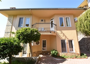 فيلا مستقلة - 3 غرف وصالة -ضمن مجمع يضم خدمات 5 نجوم -في كارجي جاك / الانيا 