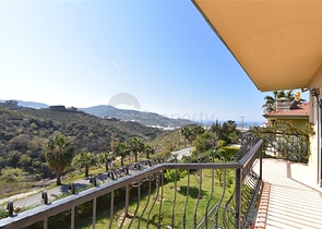 فيلا مستقلة - 3 غرف وصالة -ضمن مجمع يضم خدمات 5 نجوم -في كارجي جاك / الانيا 