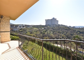 فيلا مستقلة - 3 غرف وصالة -ضمن مجمع يضم خدمات 5 نجوم -في كارجي جاك / الانيا 