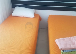 ضمن مجمع عائلي يضم كافة الخدمات -شقة 2 غرفة وصالة -في افسلار /الانيا 