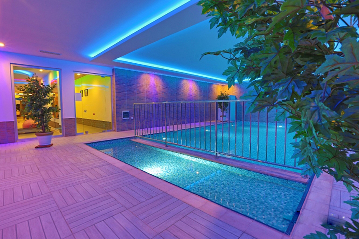 سعر منافس -شقة 2 غرفة وصالة -ضمن مجمع فاخر -في افسلار /الانيا 