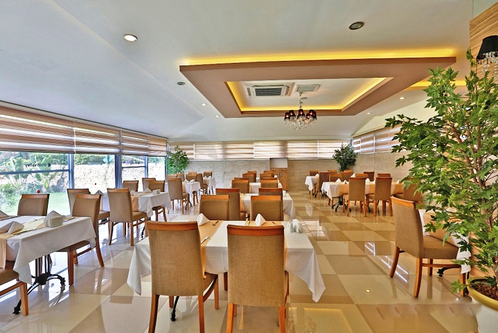 سعر منافس -شقة 2 غرفة وصالة -ضمن مجمع فاخر -في افسلار /الانيا 