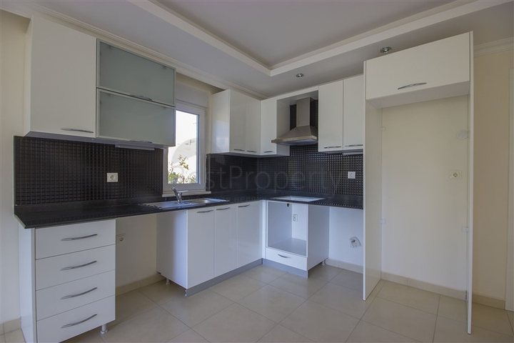 سعر منافس -شقة 2 غرفة وصالة -ضمن مجمع فاخر -في افسلار /الانيا 