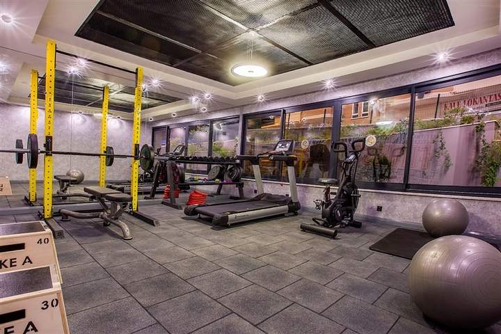 بجانب شاطئ كليوباترا -مجمع حديث - شقة غرفة وصالة -في مركز الانيا 