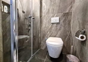 بجانب شاطئ كليوباترا -مجمع حديث - شقة غرفة وصالة -في مركز الانيا 