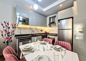 بجانب شاطئ كليوباترا -مجمع حديث - شقة غرفة وصالة -في مركز الانيا 