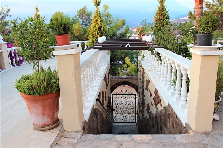 فيلا مستقلة - مسبح خاص -3 غرف وصالة مفروشة -في كارجي جاك / الانيا 