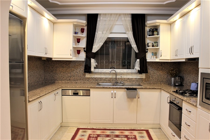 فيلا مستقلة - مسبح خاص -3 غرف وصالة مفروشة -في كارجي جاك / الانيا 