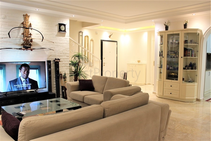 فيلا مستقلة - مسبح خاص -3 غرف وصالة مفروشة -في كارجي جاك / الانيا 