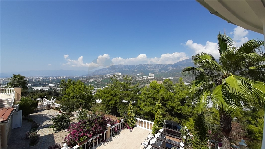 فيلا مستقلة - مسبح خاص -3 غرف وصالة مفروشة -في كارجي جاك / الانيا 