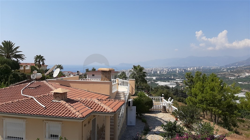 فيلا مستقلة - مسبح خاص -3 غرف وصالة مفروشة -في كارجي جاك / الانيا 