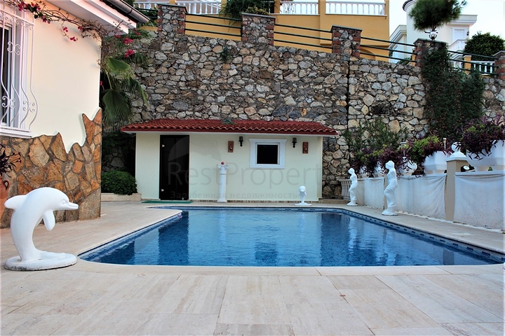 فيلا مستقلة - مسبح خاص -3 غرف وصالة مفروشة -في كارجي جاك / الانيا 