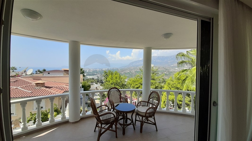 فيلا مستقلة - مسبح خاص -3 غرف وصالة مفروشة -في كارجي جاك / الانيا 