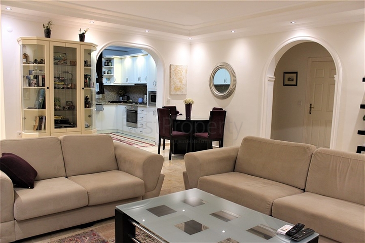 فيلا مستقلة - مسبح خاص -3 غرف وصالة مفروشة -في كارجي جاك / الانيا 