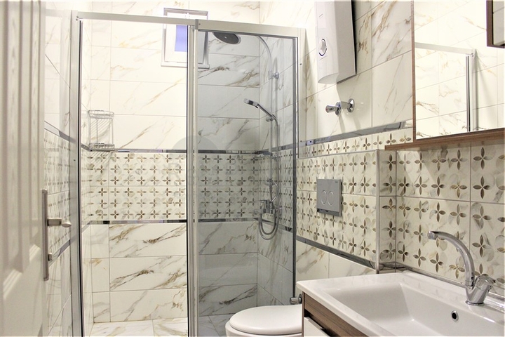 فيلا مستقلة - مسبح خاص -3 غرف وصالة مفروشة -في كارجي جاك / الانيا 