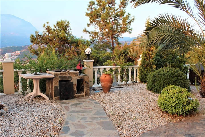 فيلا مستقلة - مسبح خاص -3 غرف وصالة مفروشة -في كارجي جاك / الانيا 