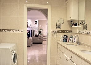 فيلا مستقلة - مسبح خاص -3 غرف وصالة مفروشة -في كارجي جاك / الانيا 