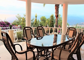 فيلا مستقلة - مسبح خاص -3 غرف وصالة مفروشة -في كارجي جاك / الانيا 