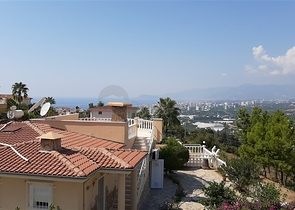 فيلا مستقلة - مسبح خاص -3 غرف وصالة مفروشة -في كارجي جاك / الانيا 