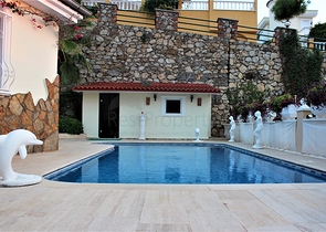 فيلا مستقلة - مسبح خاص -3 غرف وصالة مفروشة -في كارجي جاك / الانيا 