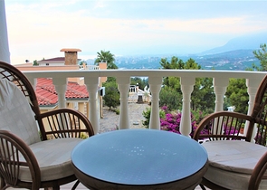 فيلا مستقلة - مسبح خاص -3 غرف وصالة مفروشة -في كارجي جاك / الانيا 